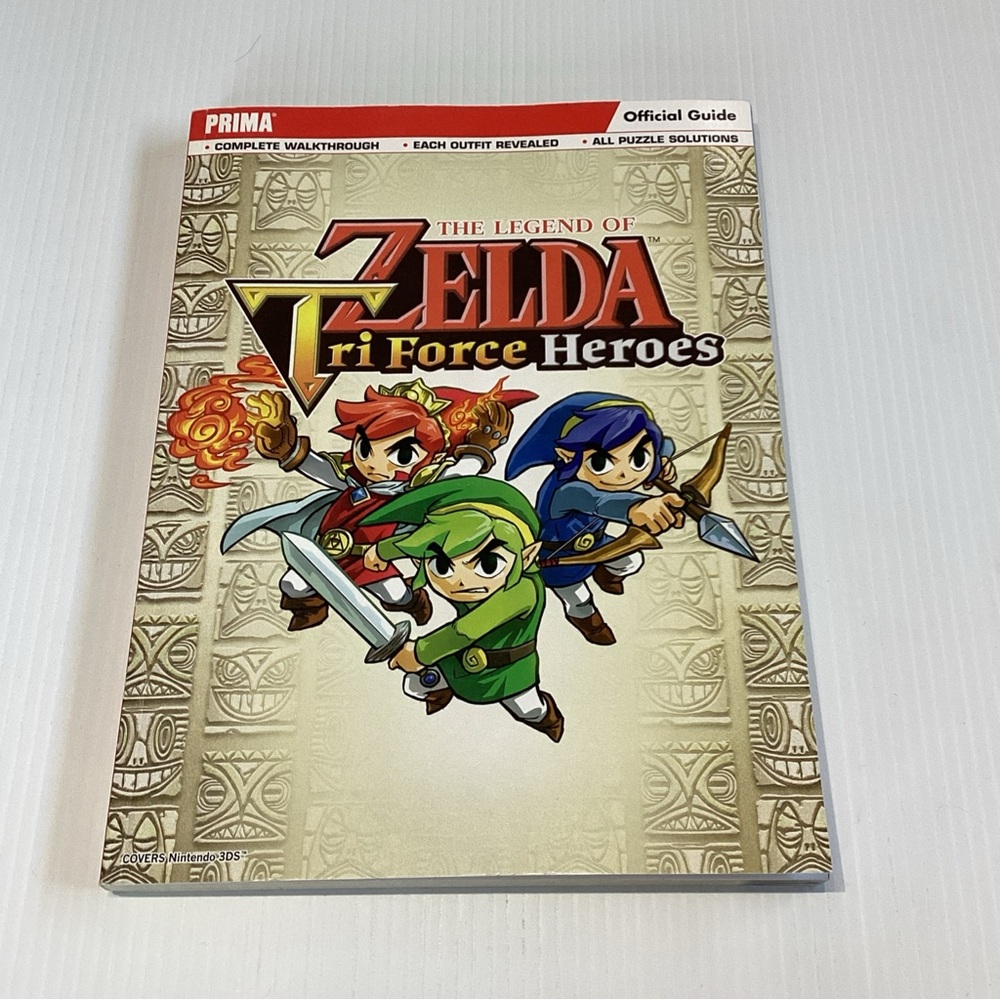 The Legend of Zelda: Tri Force Heroes Standard Edition Guide Paperback